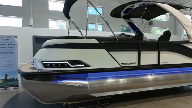 Slide: The Image of Harris 230 Grand Mariner 2026 - 14