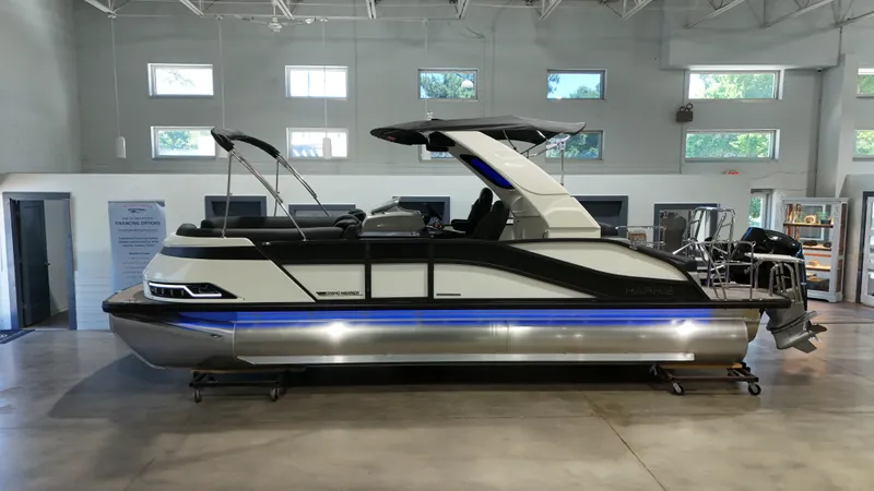 Slide: The Image of Harris 230 Grand Mariner 2026 - 16