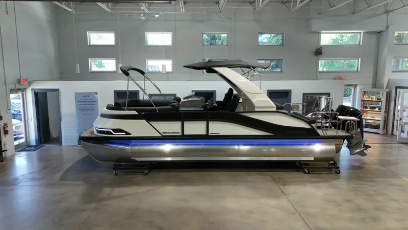 Slide: The Image of Harris 230 Grand Mariner 2026 - 17