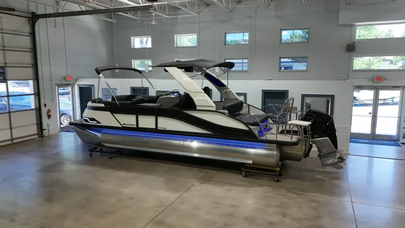 Slide: The Image of Harris 230 Grand Mariner 2026 - 18
