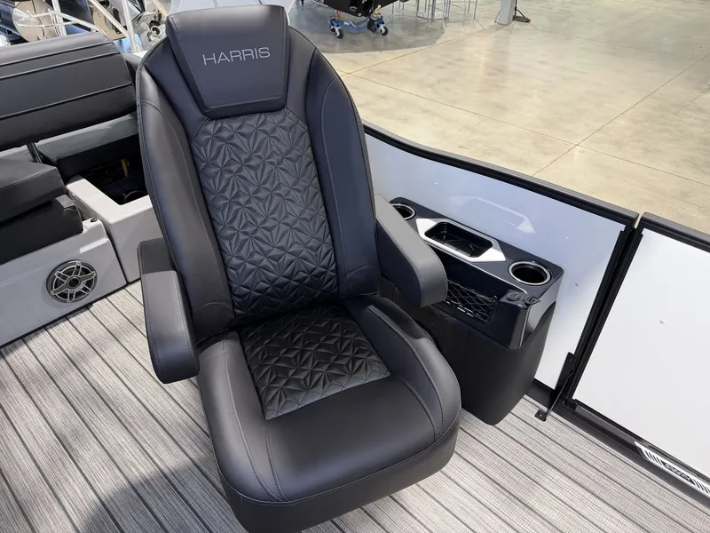 Slide: The Image of Harris 230 Grand Mariner 2026 - 23