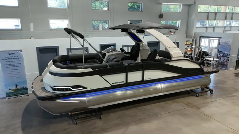 Slide: The Image of Harris 230 Grand Mariner 2026 - 7