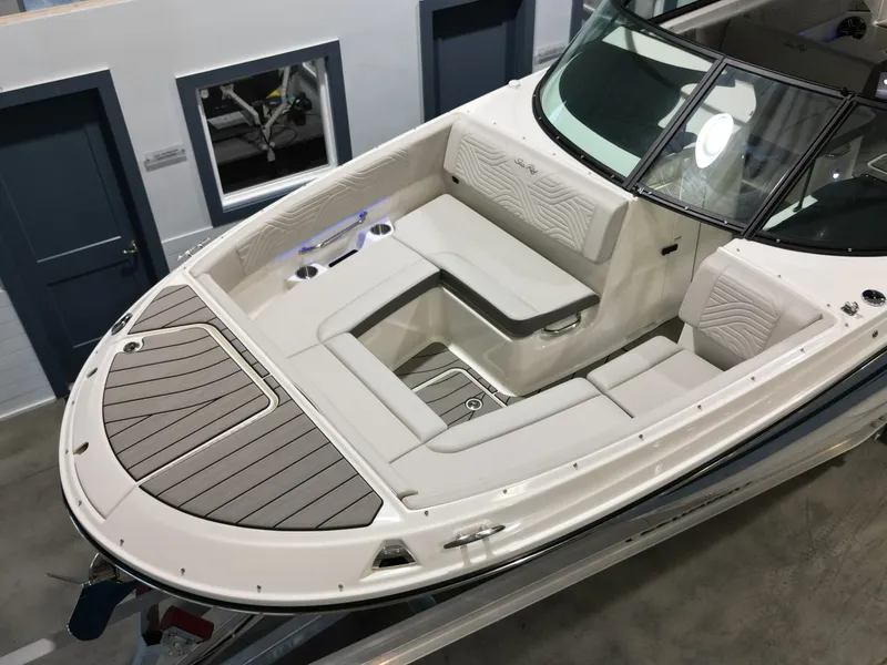 Slide: The Image of Sea Ray SDX 270 Surf 2026 - 4