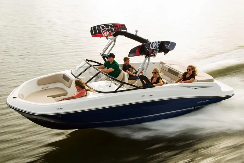The Image of Bayliner VR6 Bowrider 2023 - 0