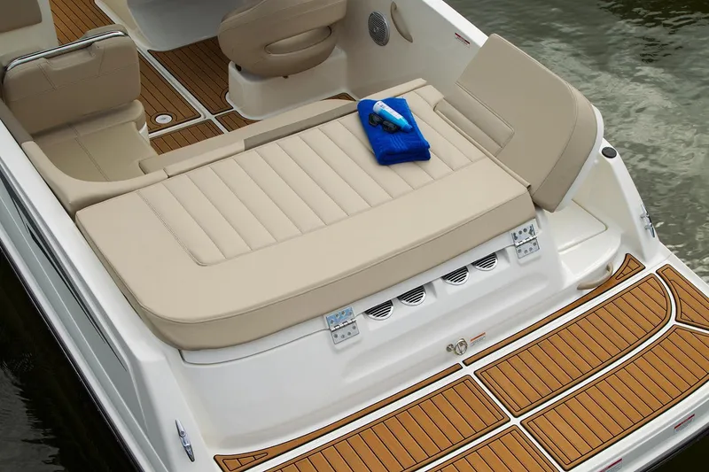 Slide: The Image of Bayliner VR6 Bowrider 2023 - 10