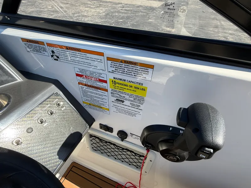 Slide: The Image of Bayliner VR6 Bowrider 2023 - 13