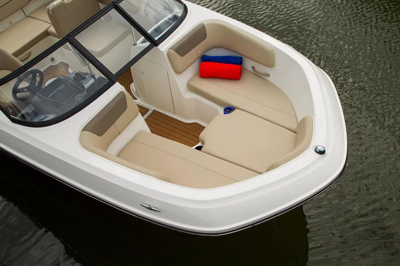 Slide: The Image of Bayliner VR6 Bowrider 2023 - 4