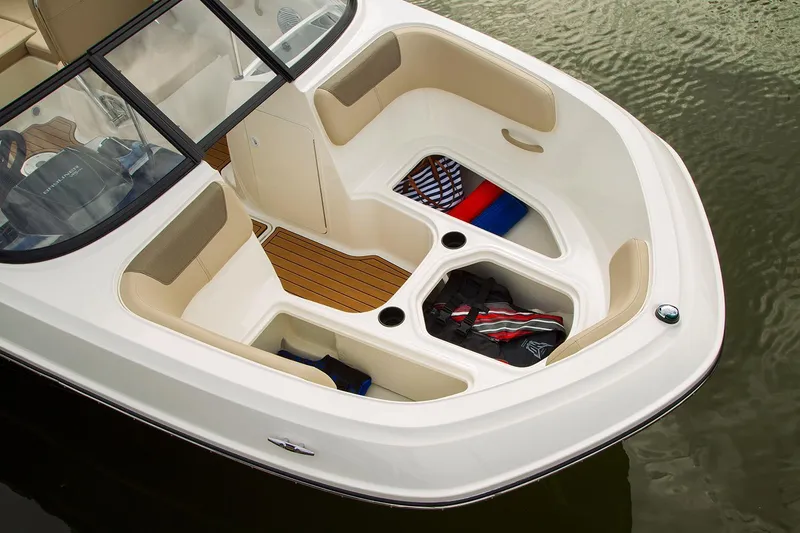 Slide: The Image of Bayliner VR6 Bowrider 2023 - 5
