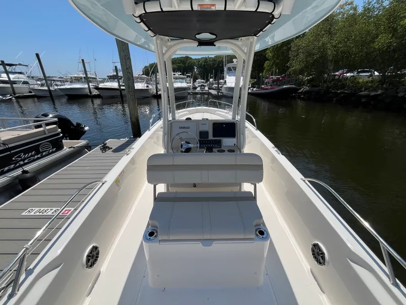 Slide: The Image of Boston Whaler 250 Dauntless 2026 - 7