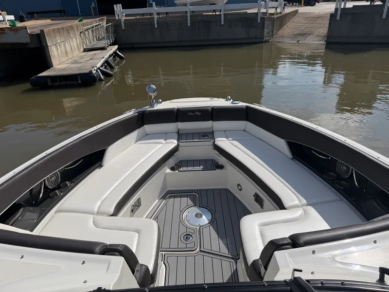 Slide: The Image of Sea Ray 350 SLX 2016 - 11