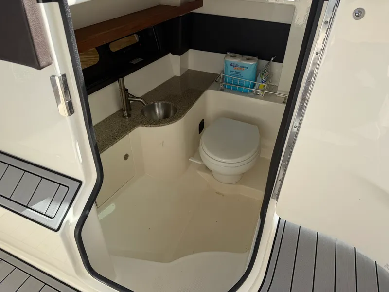 Slide: The Image of Sea Ray 350 SLX 2016 - 12