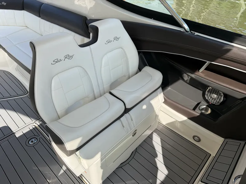 Slide: The Image of Sea Ray 350 SLX 2016 - 13
