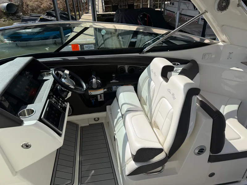 Slide: The Image of Sea Ray 350 SLX 2016 - 15