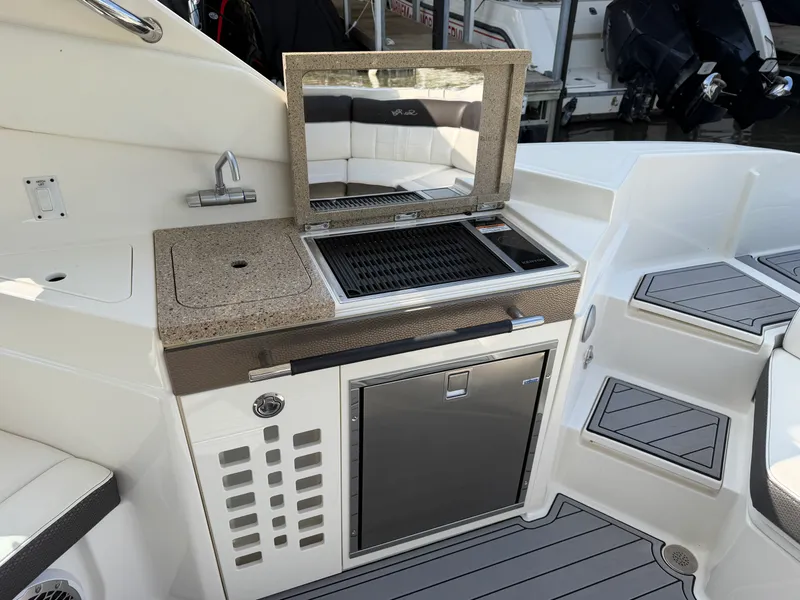 Slide: The Image of Sea Ray 350 SLX 2016 - 17