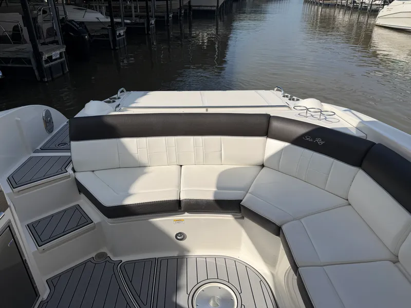 Slide: The Image of Sea Ray 350 SLX 2016 - 18