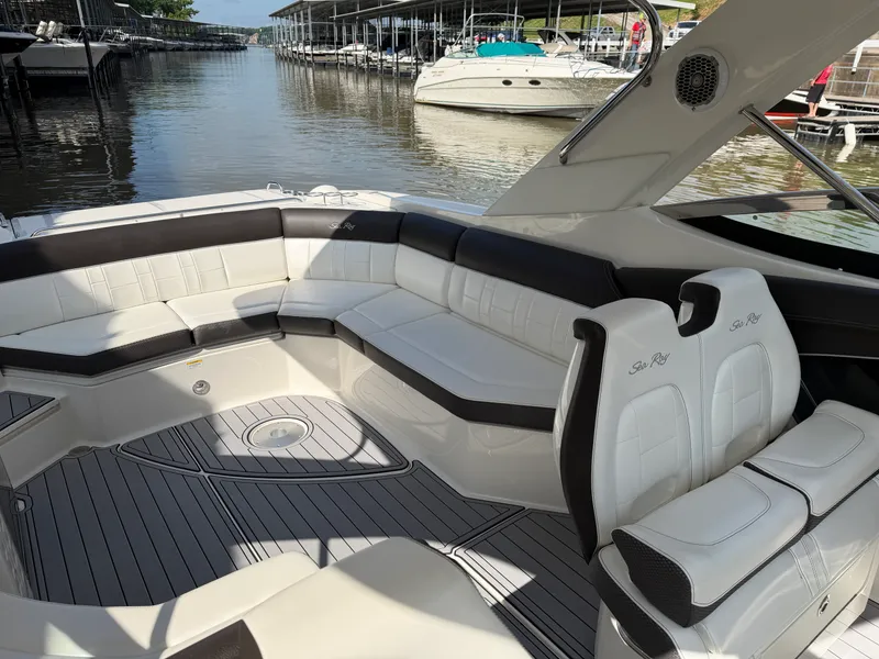 Slide: The Image of Sea Ray 350 SLX 2016 - 19