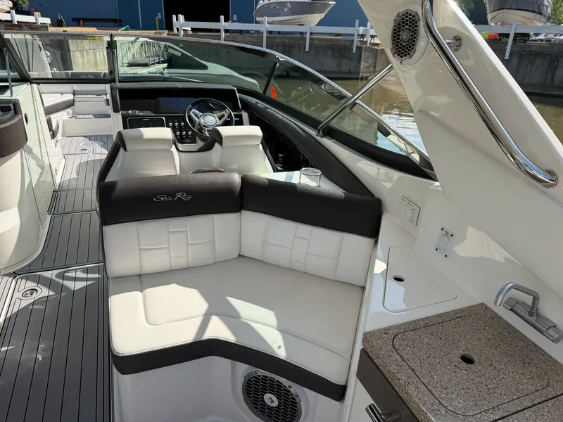 Slide: The Image of Sea Ray 350 SLX 2016 - 20