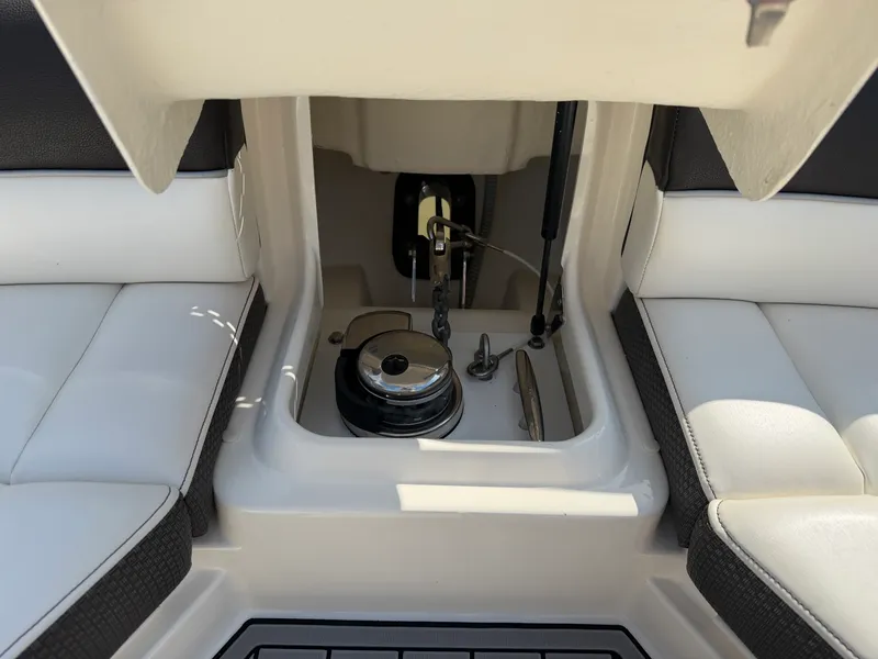 Slide: The Image of Sea Ray 350 SLX 2016 - 22