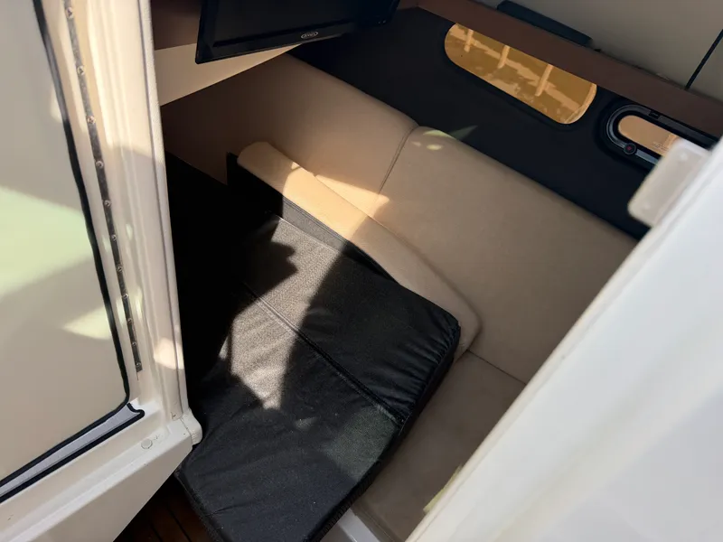 Slide: The Image of Sea Ray 350 SLX 2016 - 23