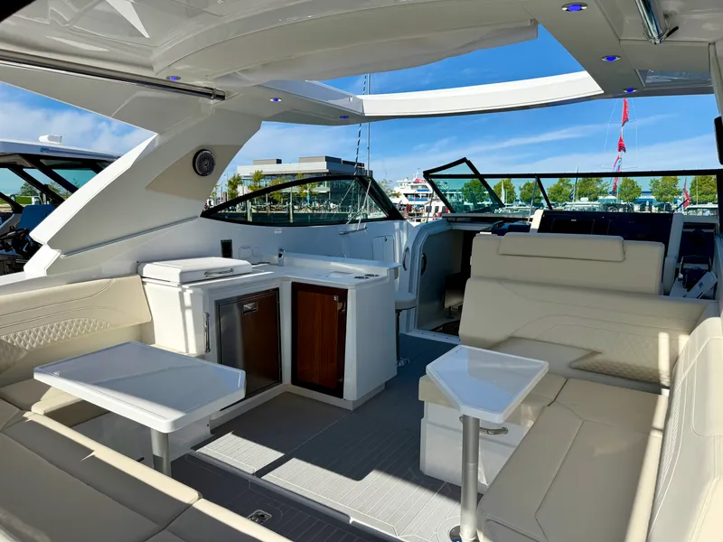 Slide: The Image of Cruisers 38 GLS Outboard 2027 - 9