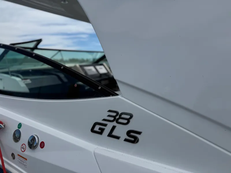 Slide: The Image of Cruisers 38 GLS Outboard 2027 - 20