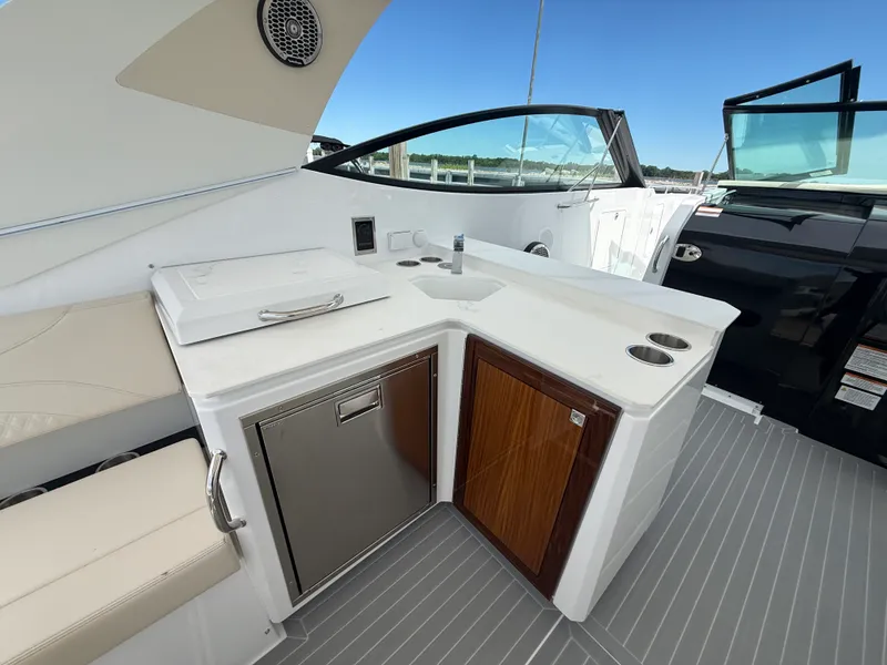 Slide: The Image of Cruisers 38 GLS Outboard 2027 - 6