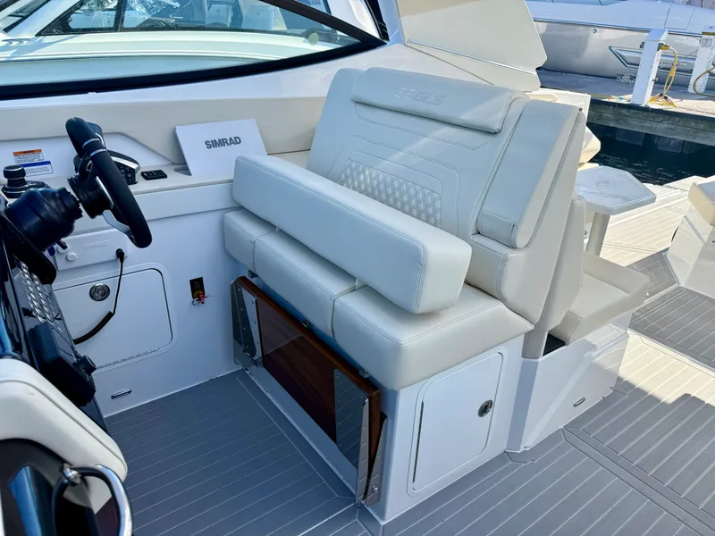 Slide: The Image of Cruisers 38 GLS Outboard 2027 - 18