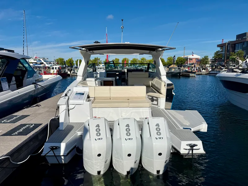 Slide: The Image of Cruisers 38 GLS Outboard 2027 - 41
