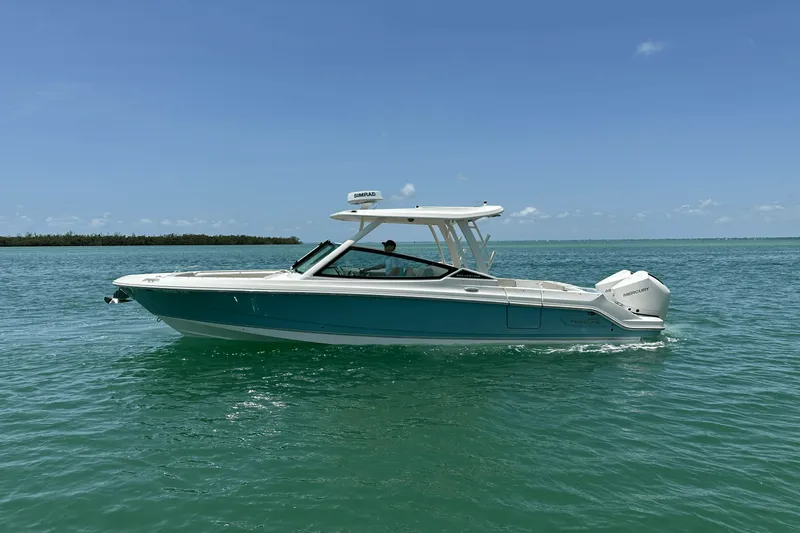 Slide: The Image of Boston Whaler 280 VANTAGE 2024 - 0