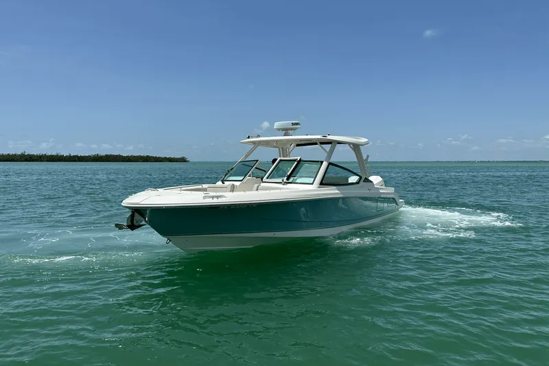 Slide: The Image of Boston Whaler 280 VANTAGE 2024 - 1
