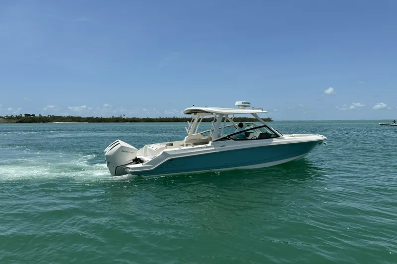 Slide: The Image of Boston Whaler 280 VANTAGE 2024 - 3