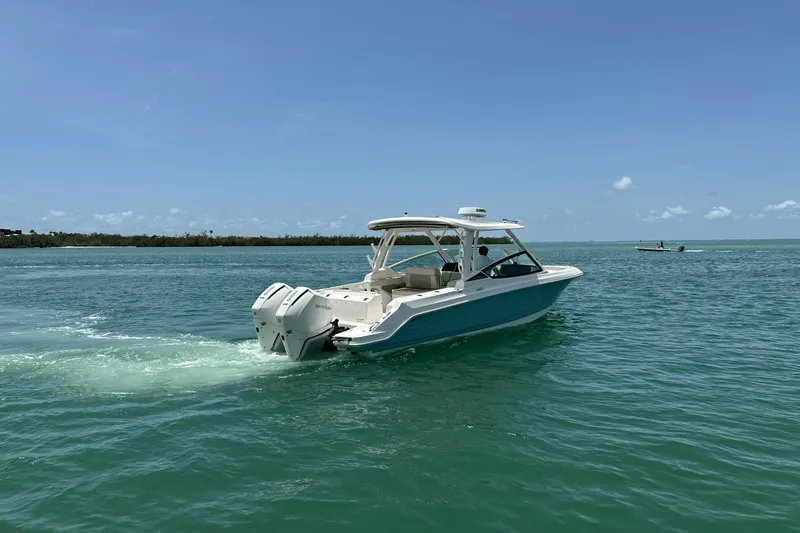Slide: The Image of Boston Whaler 280 VANTAGE 2024 - 4