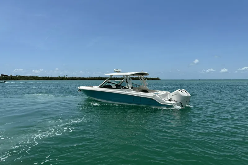 Slide: The Image of Boston Whaler 280 VANTAGE 2024 - 5