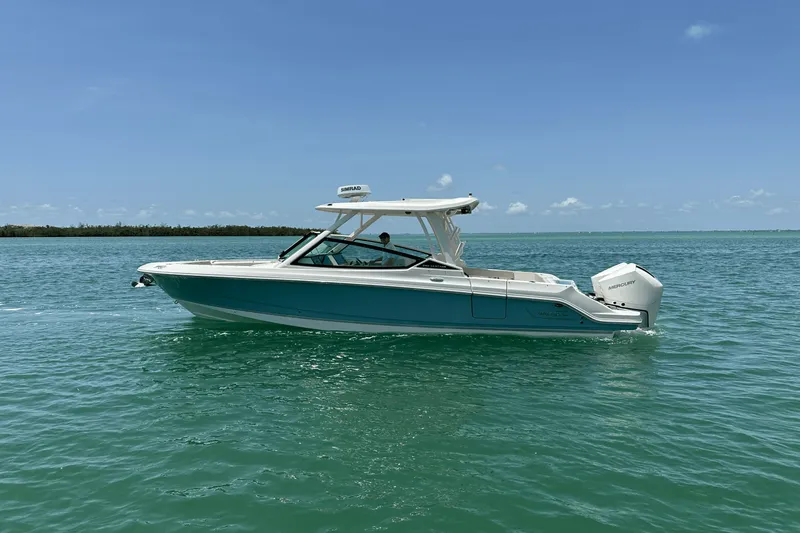 Slide: The Image of Boston Whaler 280 VANTAGE 2024 - 6