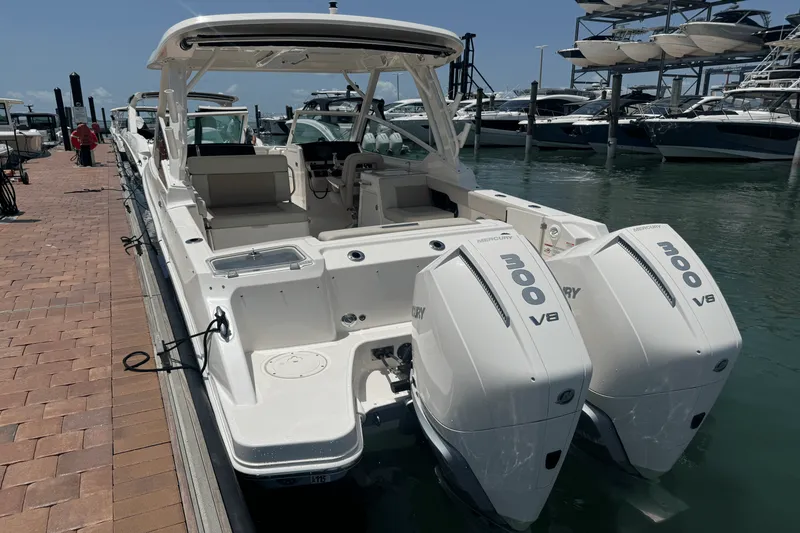 Slide: The Image of Boston Whaler 280 VANTAGE 2024 - 9