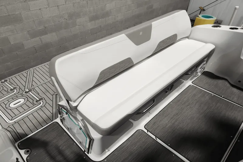 Slide: The Image of Four Winns 355 VISTA COUPE 2022 - 10