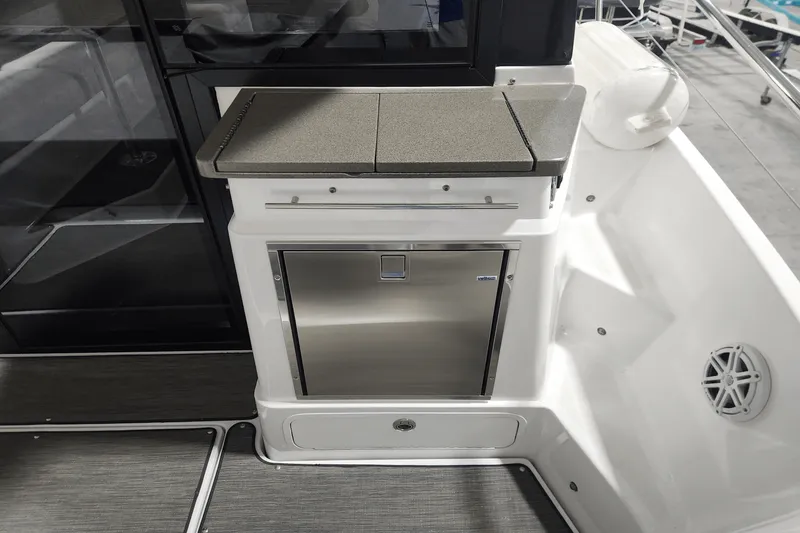 Slide: The Image of Four Winns 355 VISTA COUPE 2022 - 12