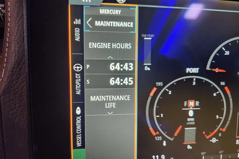 Slide: The Image of Four Winns 355 VISTA COUPE 2022 - 20