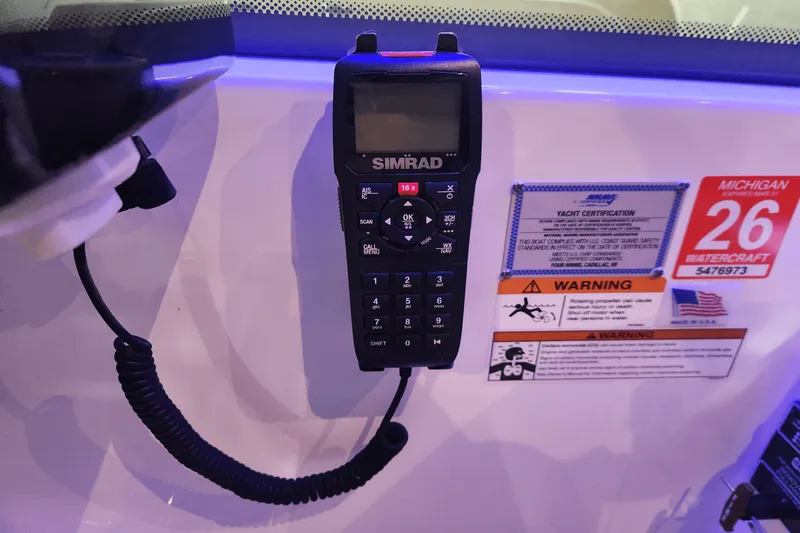 Slide: The Image of Four Winns 355 VISTA COUPE 2022 - 22