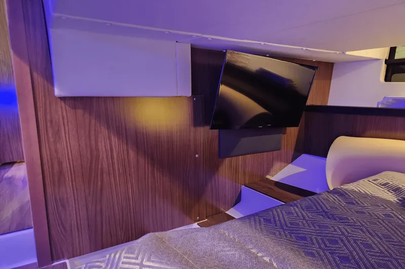 Slide: The Image of Four Winns 355 VISTA COUPE 2022 - 36