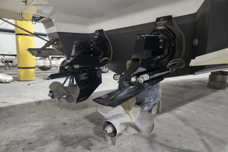 Slide: The Image of Four Winns 355 VISTA COUPE 2022 - 5