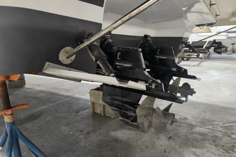 Slide: The Image of Four Winns 355 VISTA COUPE 2022 - 6