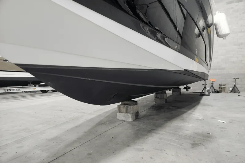 Slide: The Image of Four Winns 355 VISTA COUPE 2022 - 7