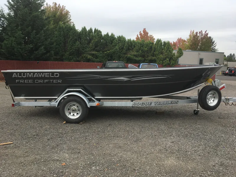 Slide: The Image of 2018 Alumaweld Free Drifter boat on Rogue Trailers, parked outdoors. - 5