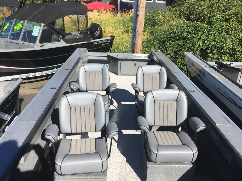 Slide: The Image of 2018 Alumaweld Super Vee Pro boat interior with four gray seats. - 12