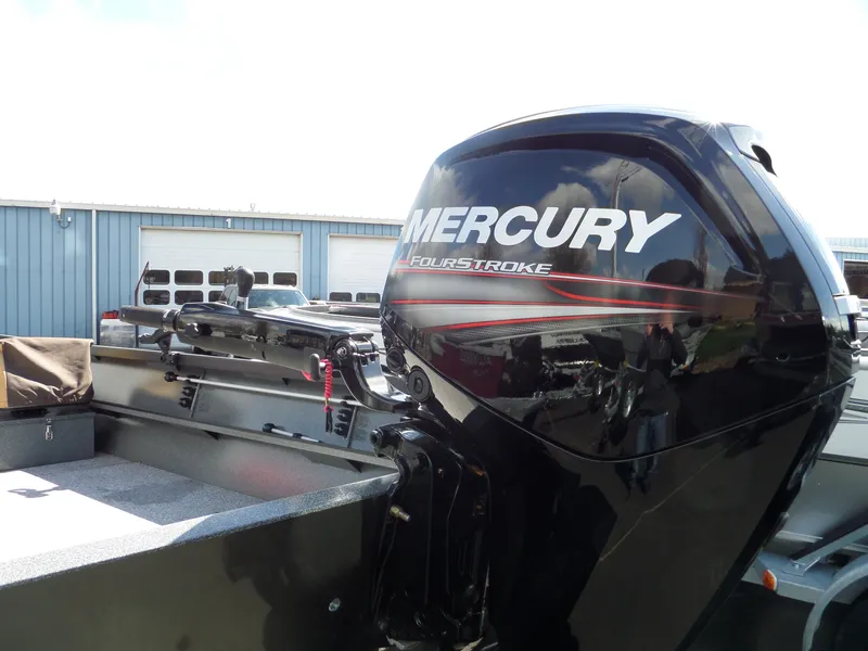 Slide: The Image of 2017 Alumaweld Free Drifter boat with Mercury FourStroke outboard motor. - 4