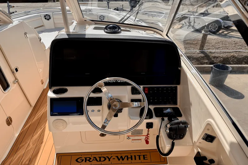 Slide: The Image of Grady-White 325 FREEDOM 2019 - 11