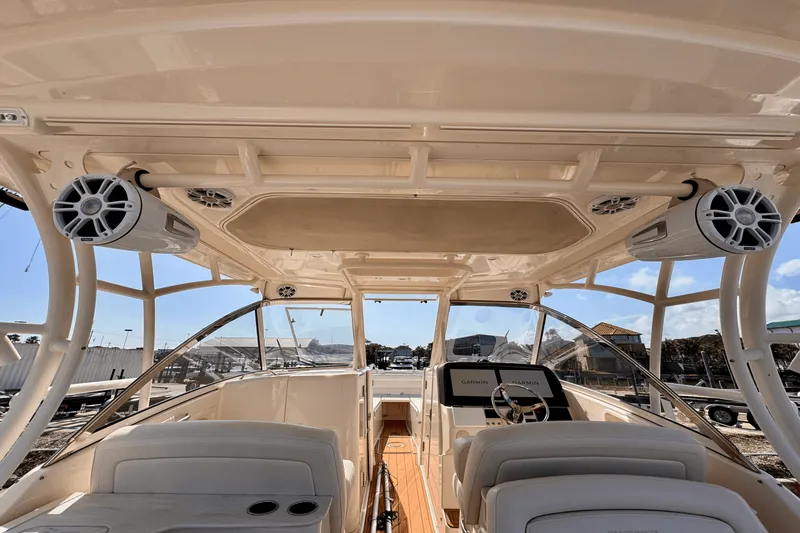 Slide: The Image of Grady-White 325 FREEDOM 2019 - 13