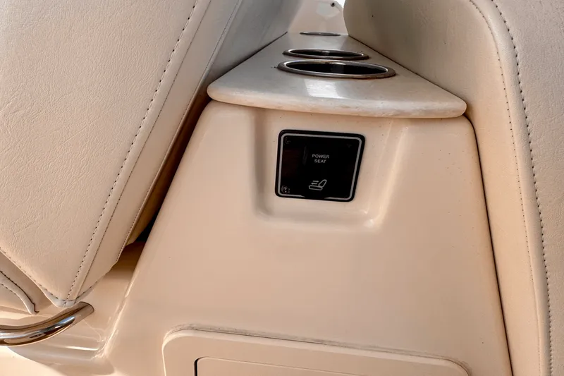 Slide: The Image of Grady-White 325 FREEDOM 2019 - 17