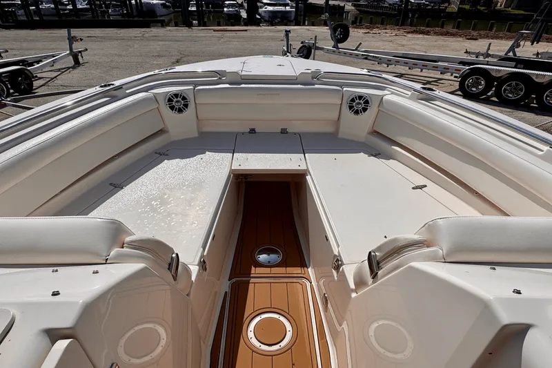 Slide: The Image of Grady-White 325 FREEDOM 2019 - 19